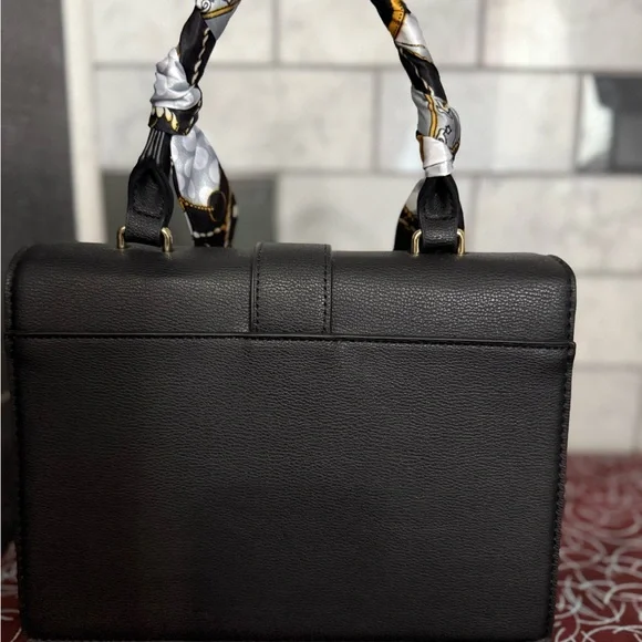 💰3 items for $12! Chic Black Satchel with Gold Lock (unbranded) - Picture 3 of 6